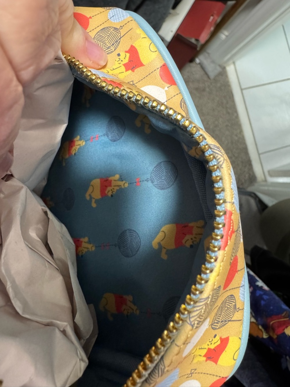 NWT- Disney x Loungefly Winnie the Pooh Adult Crossbody Bag - Picture 5 of 8
